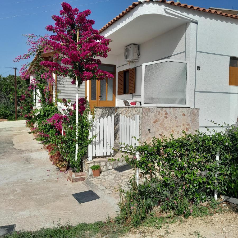 Luxury Dennis Home ซารานเดอ ภายนอก รูปภาพ